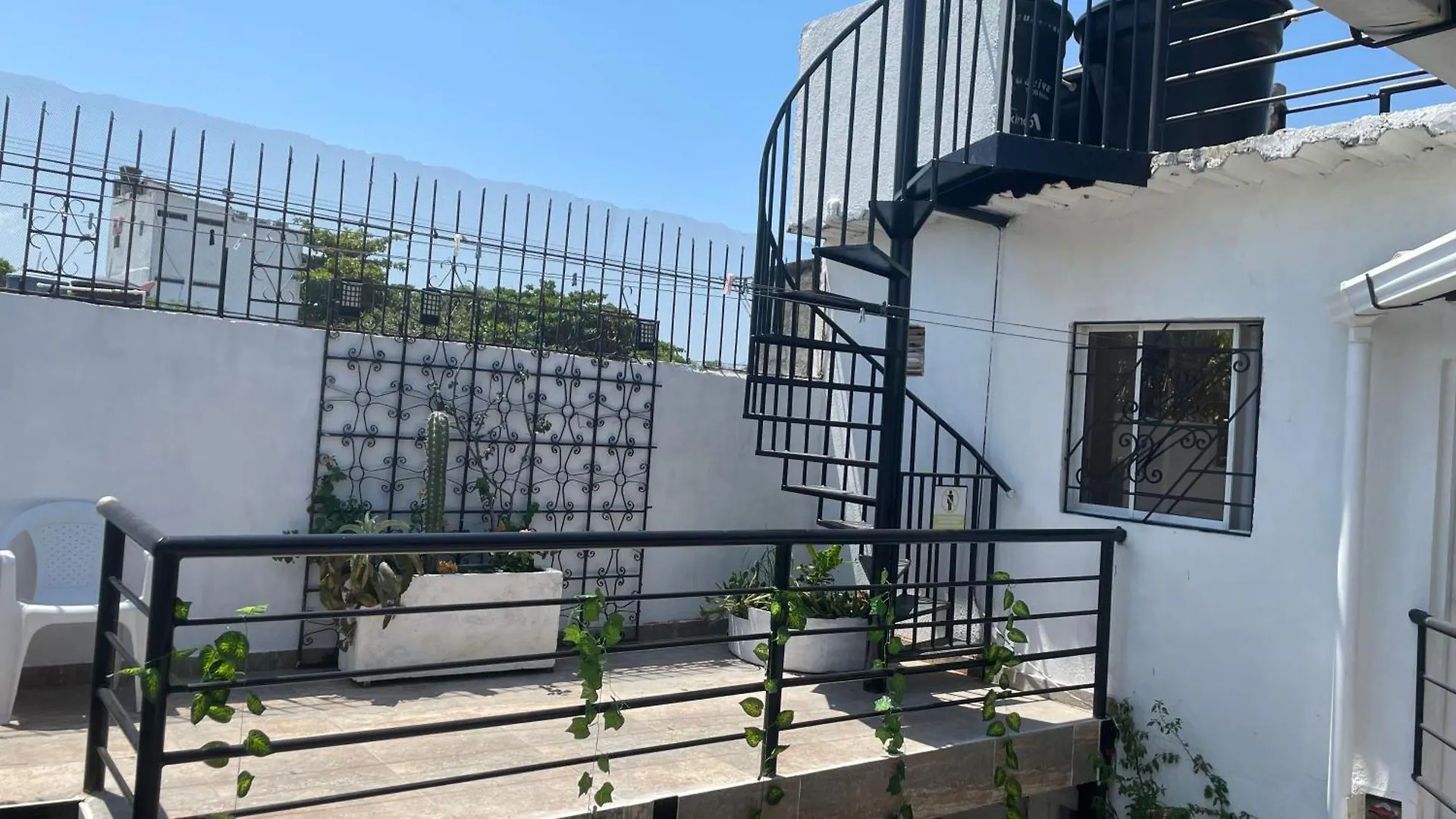 Konukevi Hostal Mi Casa 18 Otel Santa Marta